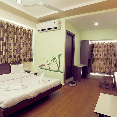 Hotel Avion Inn Ahmedabad Bagian luar foto