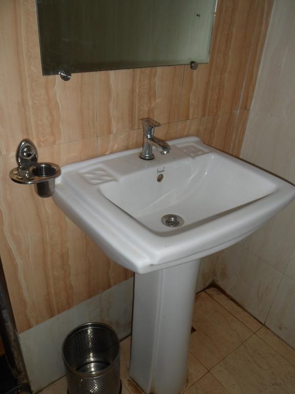 Hotel Avion Inn Ahmedabad Ruang foto