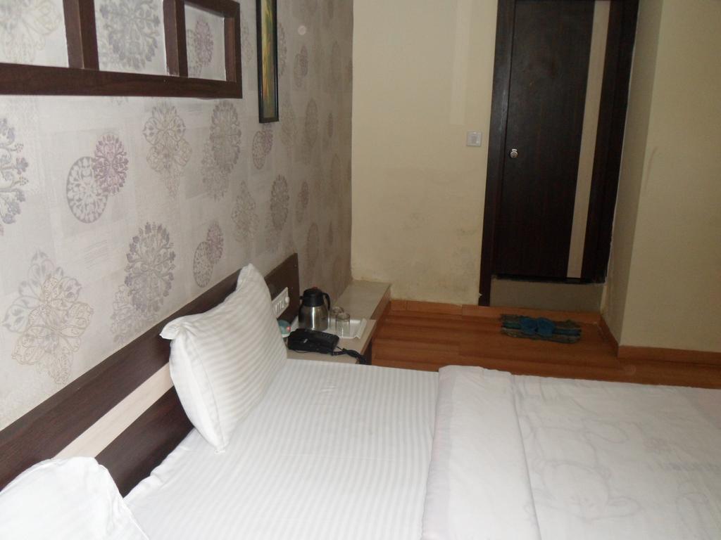 Hotel Avion Inn Ahmedabad Ruang foto