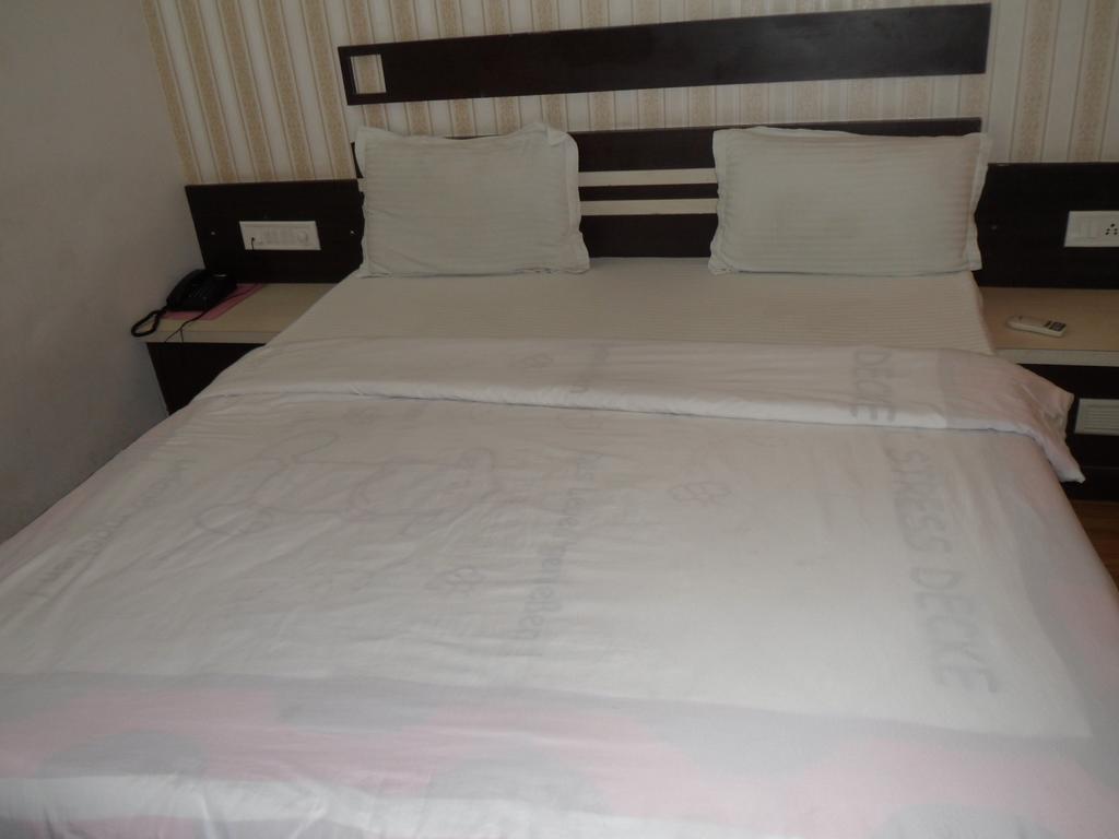 Hotel Avion Inn Ahmedabad Ruang foto