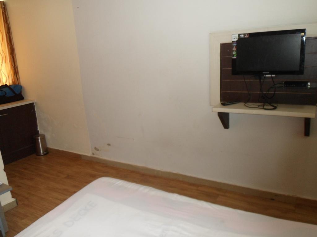 Hotel Avion Inn Ahmedabad Ruang foto