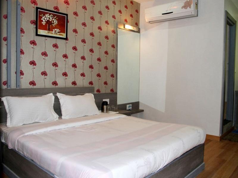 Hotel Avion Inn Ahmedabad Bagian luar foto