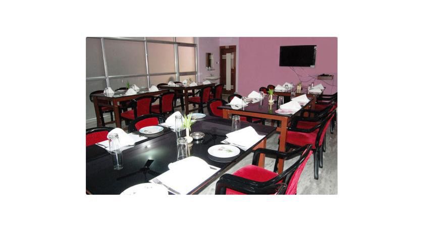 Hotel Avion Inn Ahmedabad Bagian luar foto
