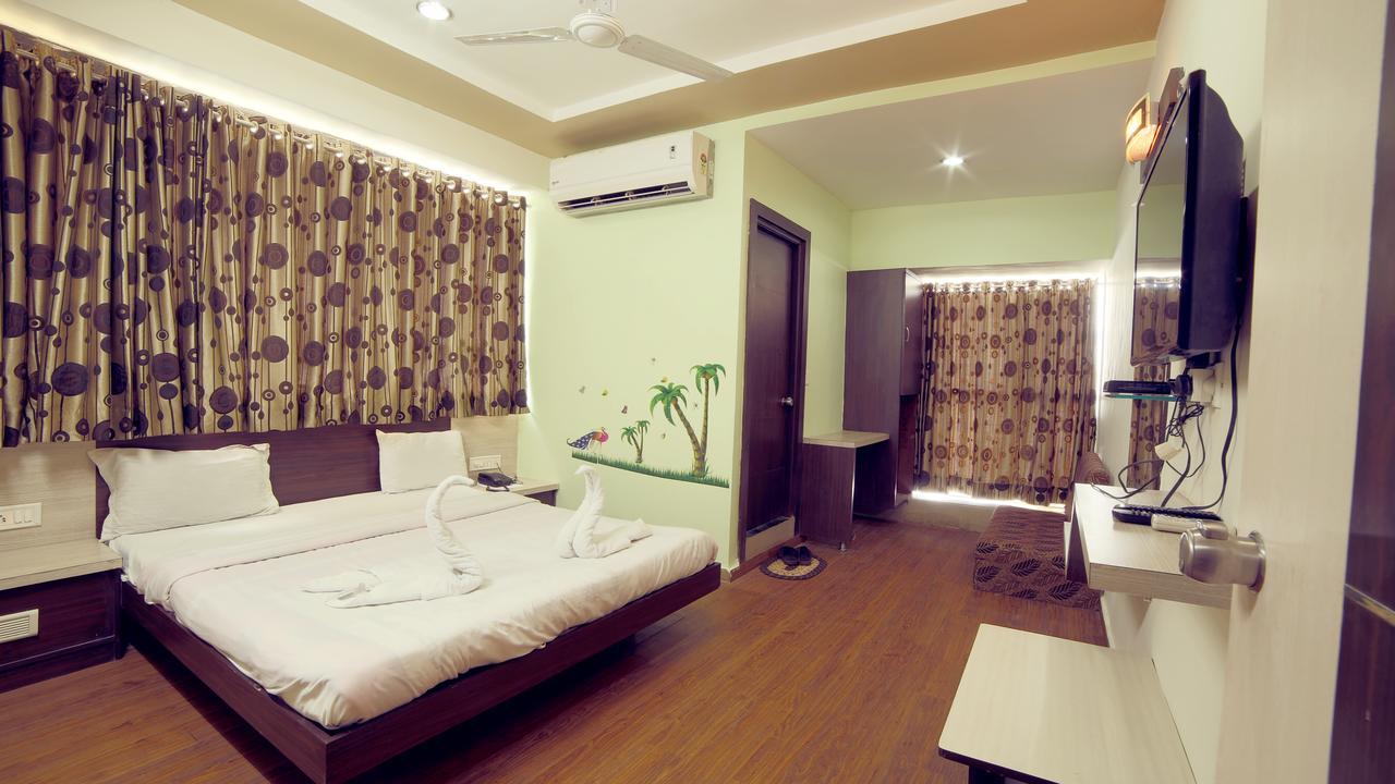 Hotel Avion Inn Ahmedabad Bagian luar foto