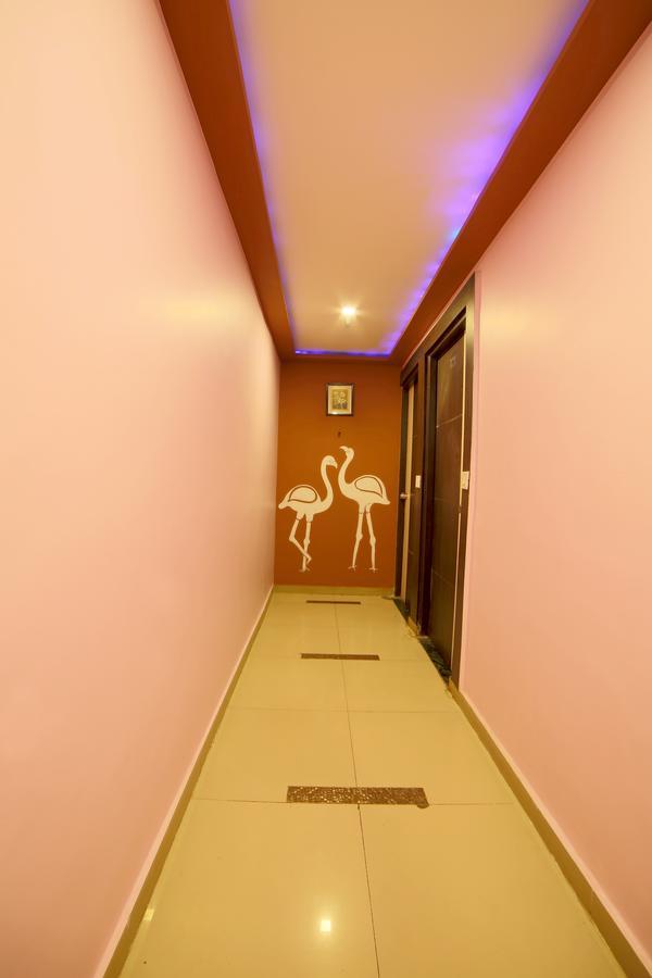 Hotel Avion Inn Ahmedabad Bagian luar foto