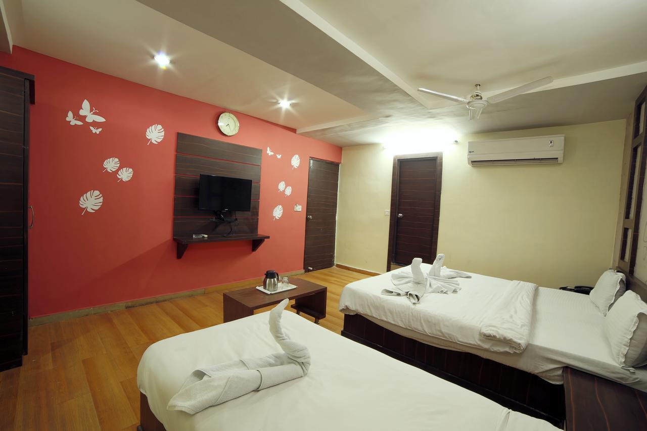 Hotel Avion Inn Ahmedabad Bagian luar foto