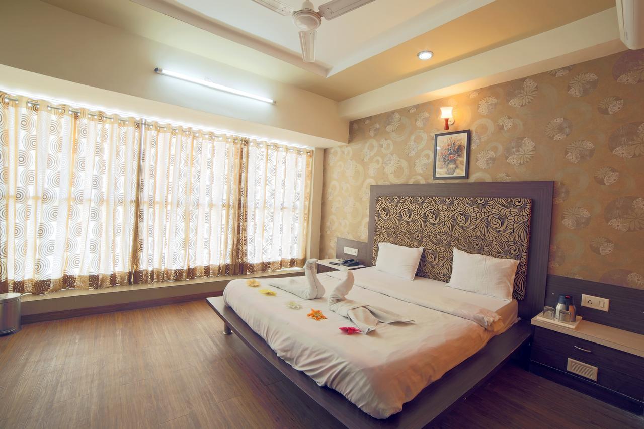 Hotel Avion Inn Ahmedabad Bagian luar foto